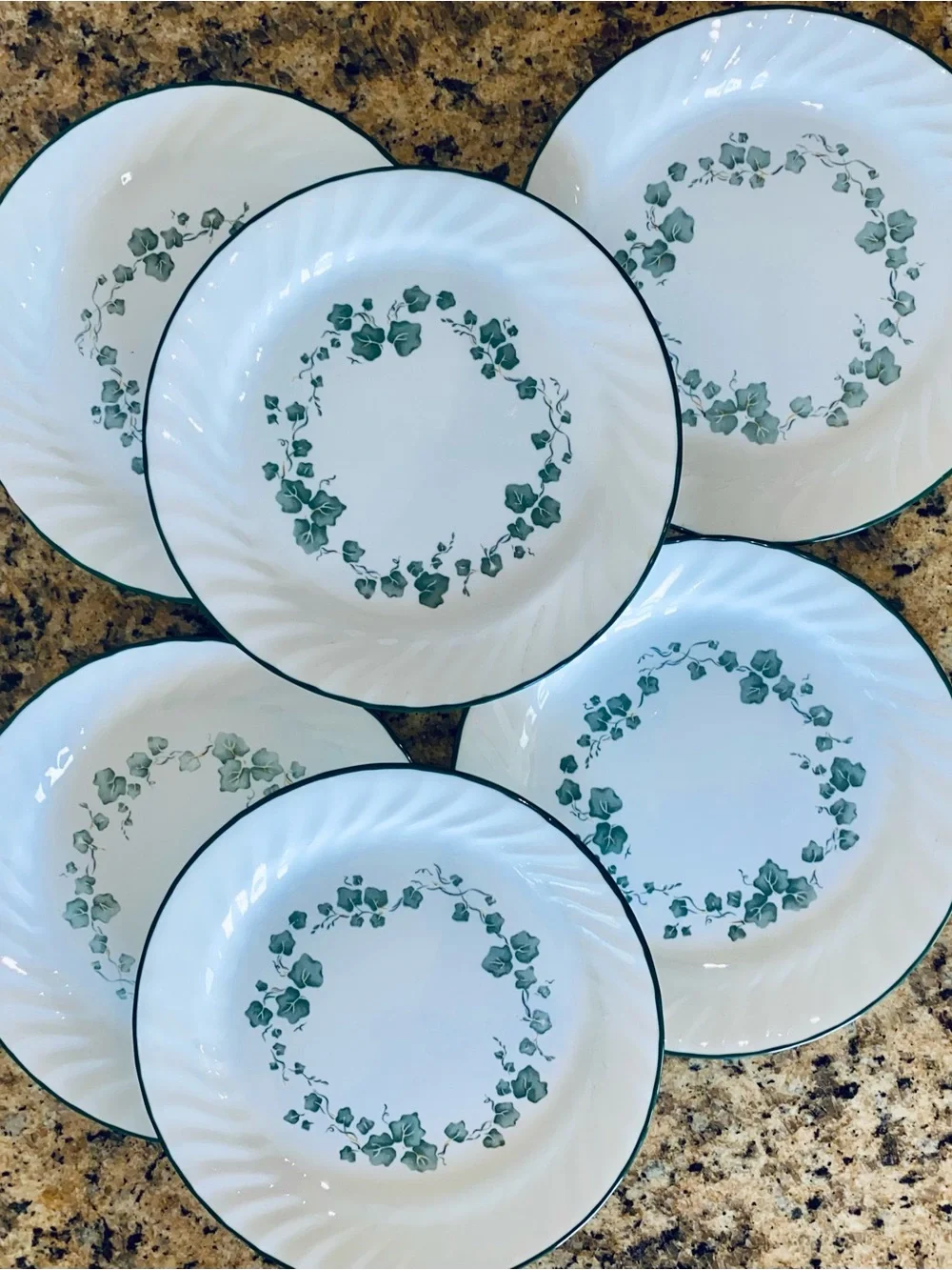 Corelle Callaway Ivy Luncheon Plates 9” wide Set of 6 - White Swirl Green Rim
